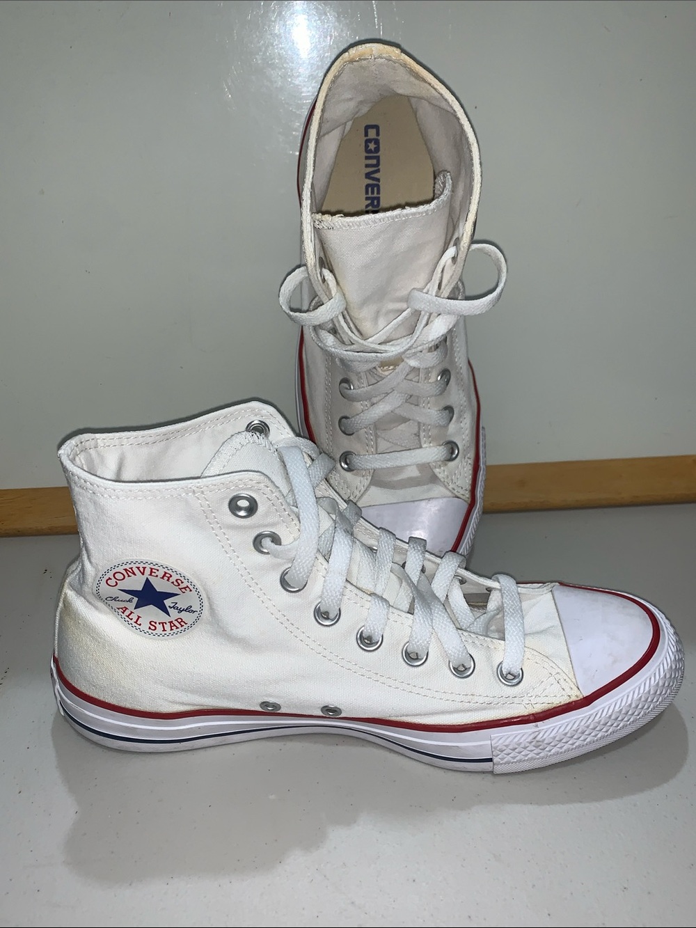 Converse all Star Men’s White High Top Sneakers with Red Trim 8’ M &W 10